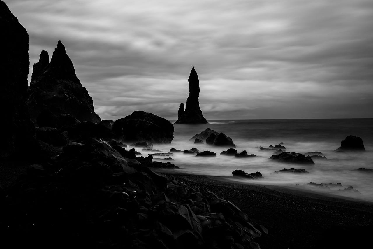 iceland, nature, landscape, water, heaven, waters, sea, waves, rock, stone, black-and-white, b w, silhouette, vik, offering a view