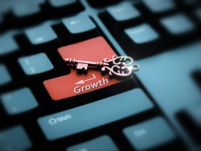 📈 Market Analysis: Fed Moves, Earnings Surge & Trade Shocks Shape the Outlook